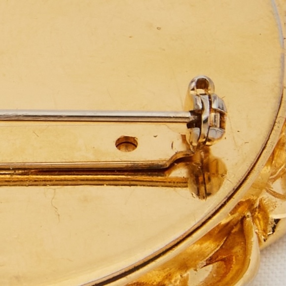 CHANEL CC MIRROR GOLD TONE BROOCH (2005) - Picture 7 of 8